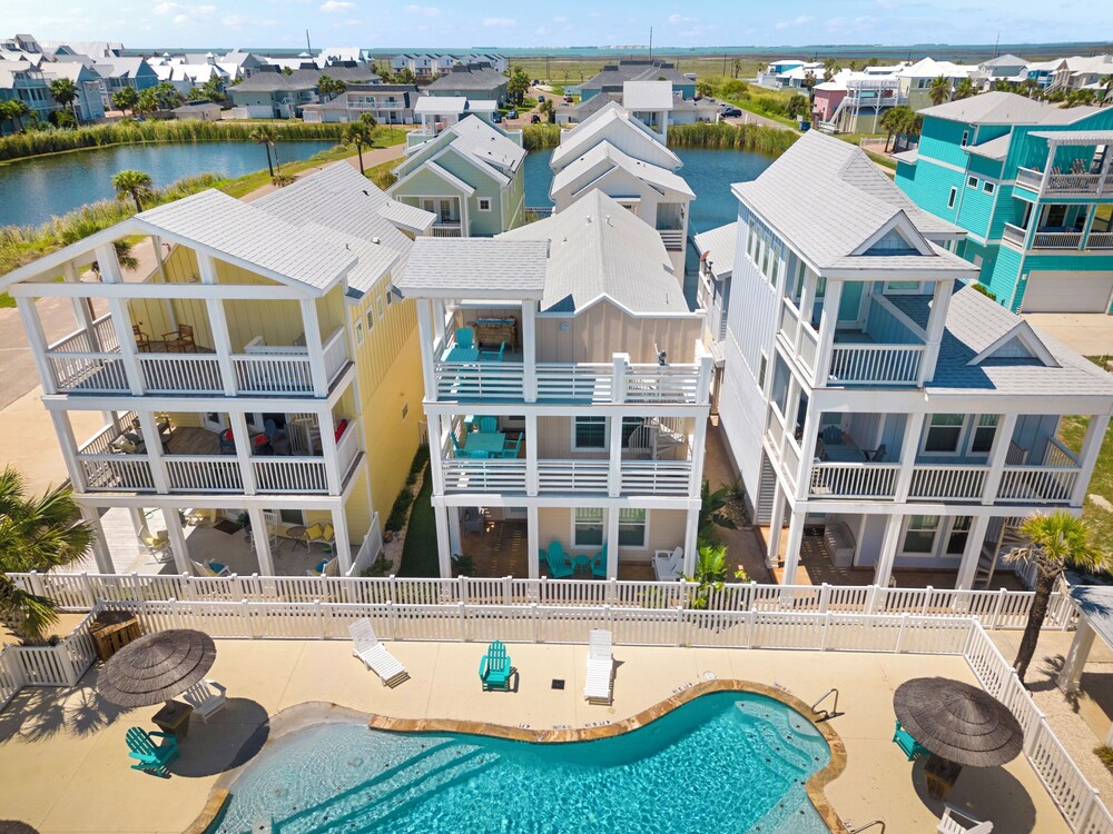 Dauphin Beach House 3 Bedroom & Pool view 4