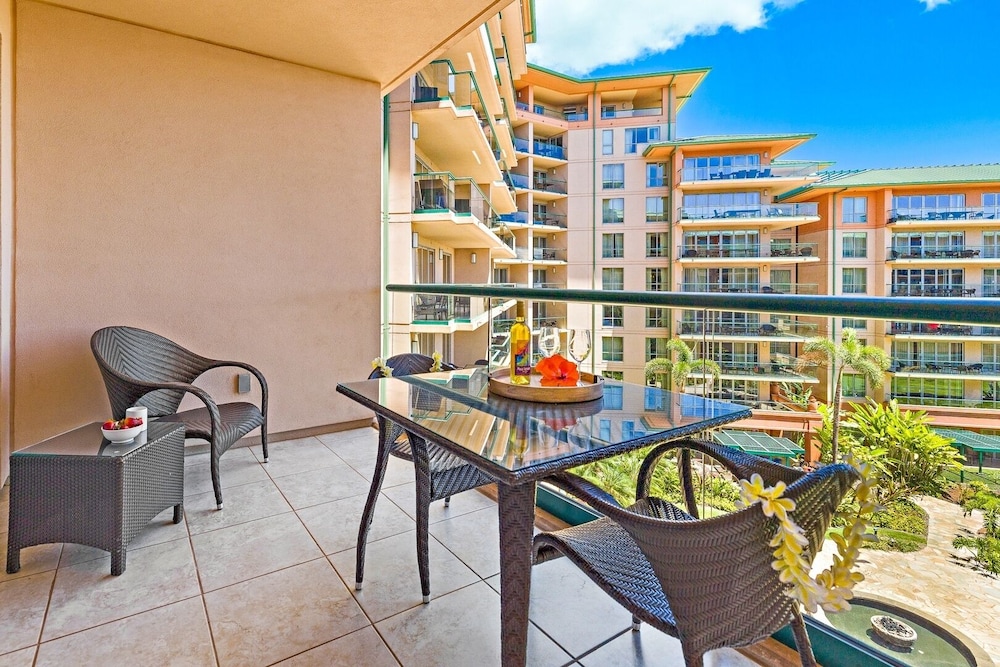 Honua Kai-konea #537 Studio Bedroom Condo by RedAwning