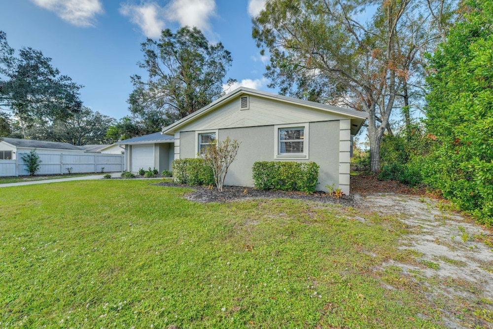 Near Beaches + Downtown: Sarasota Home w/ Lanai