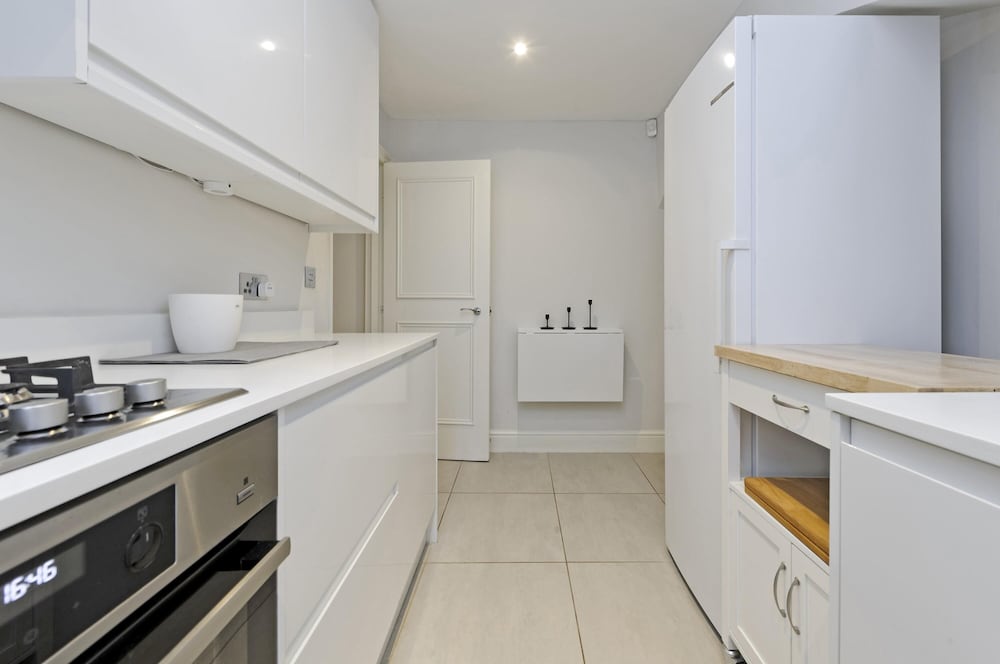 Huge Kensington Garden Flat