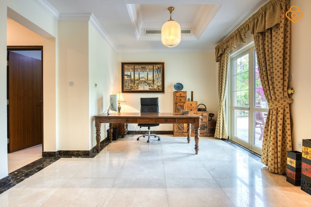 Beautiful Large 4 B/R Villa W/ Pool Jumeirah Island