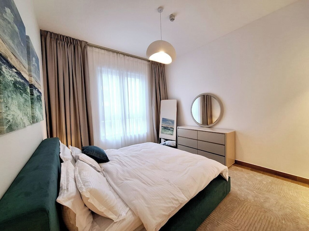 Stylish 1BR Apartment in La Sirene