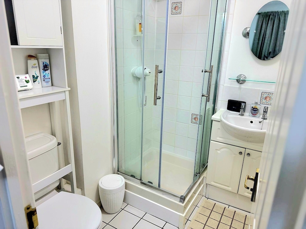 2 Bed-2 Bath-town Centre-free Parking