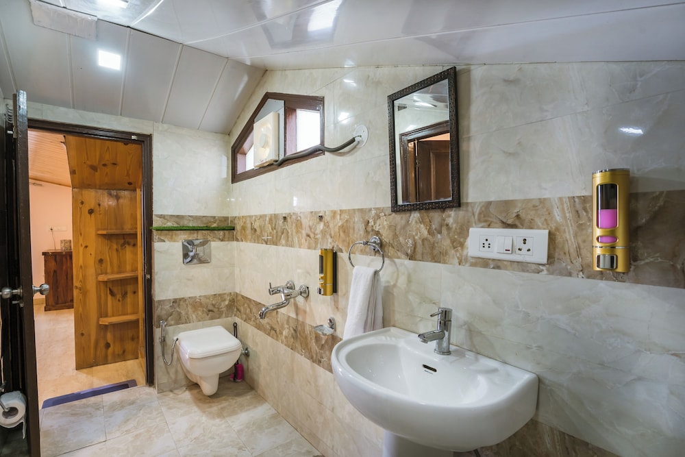 The Sunset Abode Shimla 4BR Valley Views