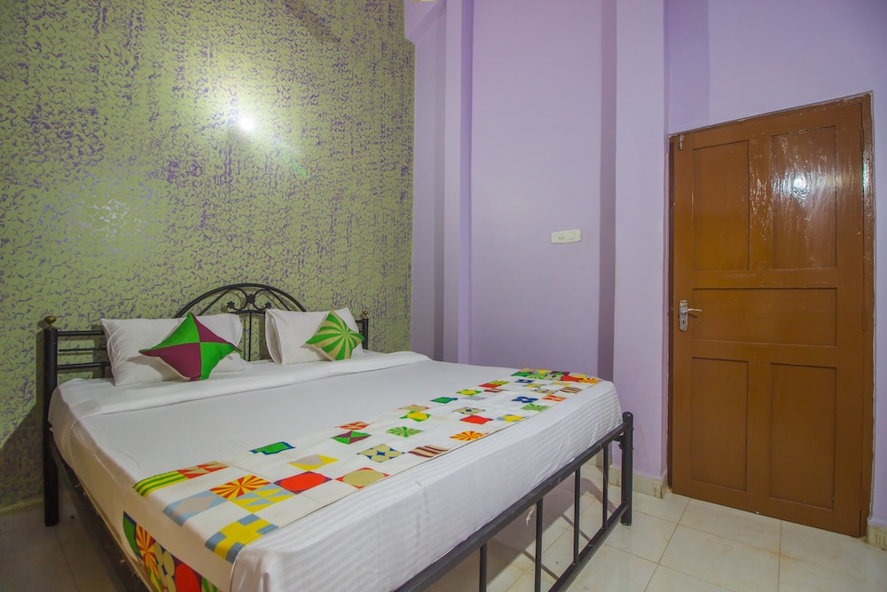 OYO 22067 Home Cozy 1BHK Near Carmona Beach view 3