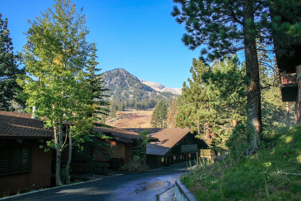 Mammoth West 143 Quiet Condo With Amazing Mountain Views and A Short Walk to Canyon Lodge by RedAwning