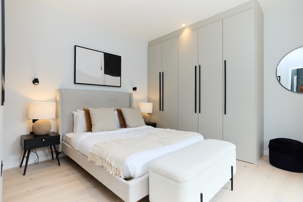 The Brondesbury Quarters - Modern 2bdr Flat With Balcony + Parking