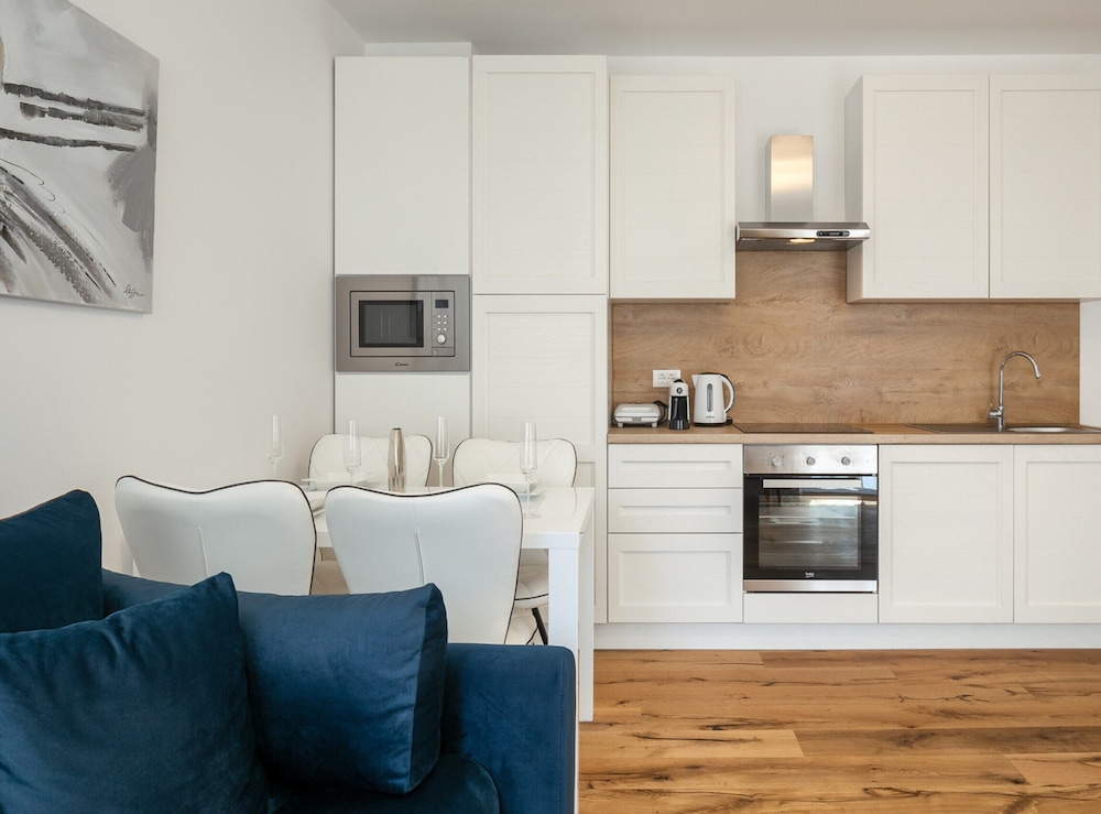 Modern Apartment With Open-air Parking