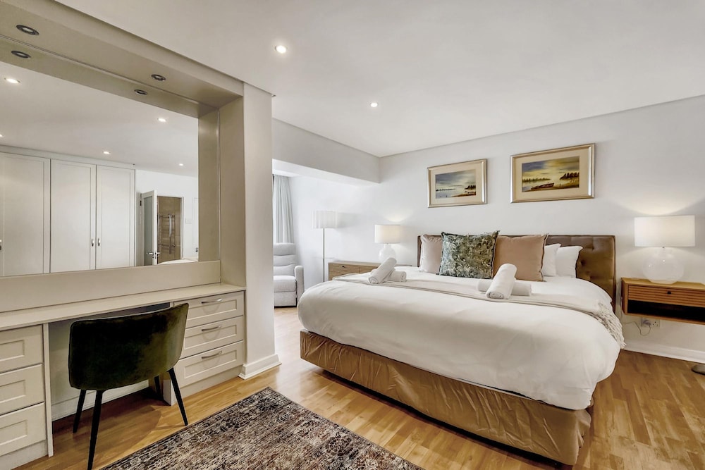 3bed Apartment in Cape Town w Views Ocean Outlook
