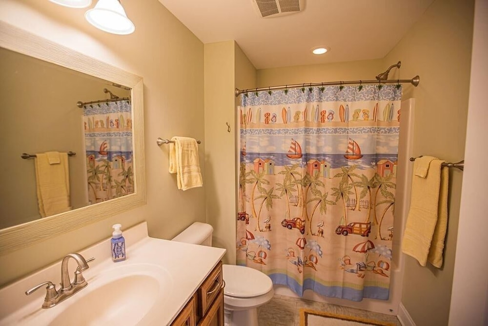 Life's A Beach 4 Bedroom Home by RedAwning