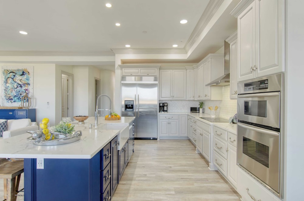Sleeps 38 2 Homes, Steps to the Beach, Private Pool + Hottub, Game Room, Views
