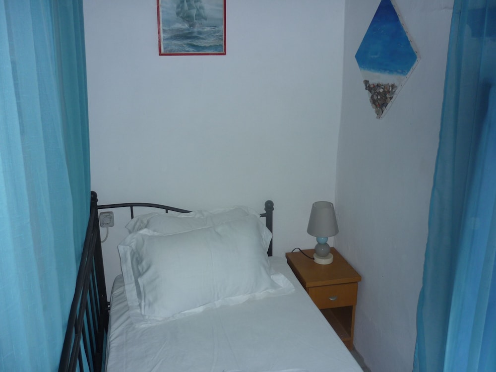 Traditional Villa 7 Mins Drive From Haraki Beach view 3