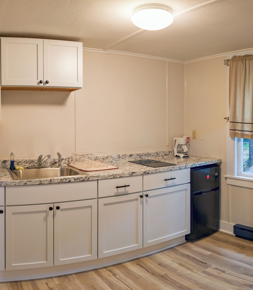 Hinckleys Dreamwood Cottages