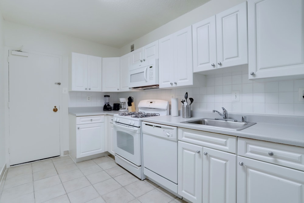 Apt Near Airport in Crystal City
