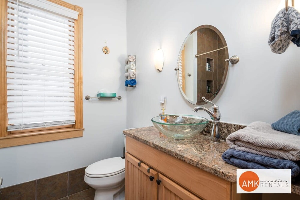 Lake Life Getaway - Condo Near Downtown