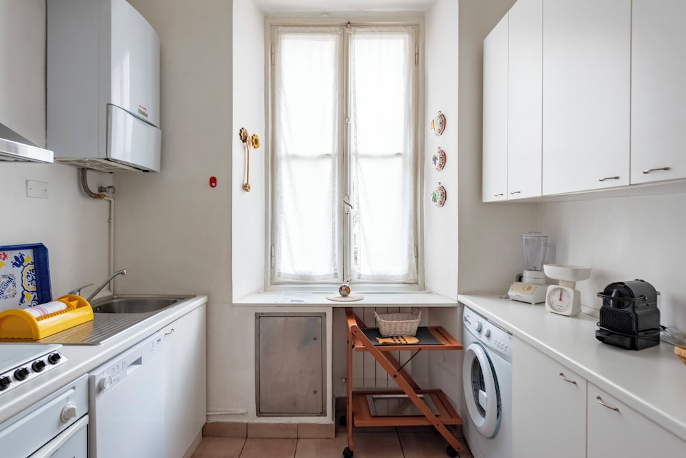 Inviting 2-bed flat near the beach