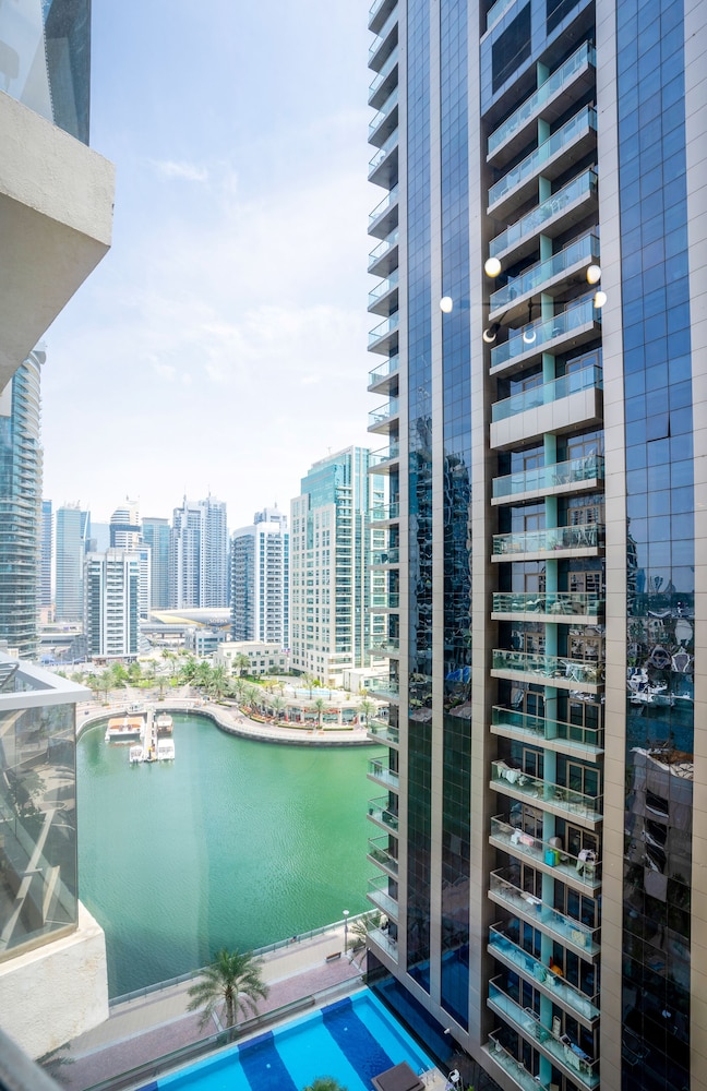 Tanin - Exquisite Marina View Apartment With Balcony — Dubai