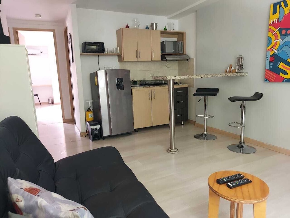 Medellin La 70 cerca de todo