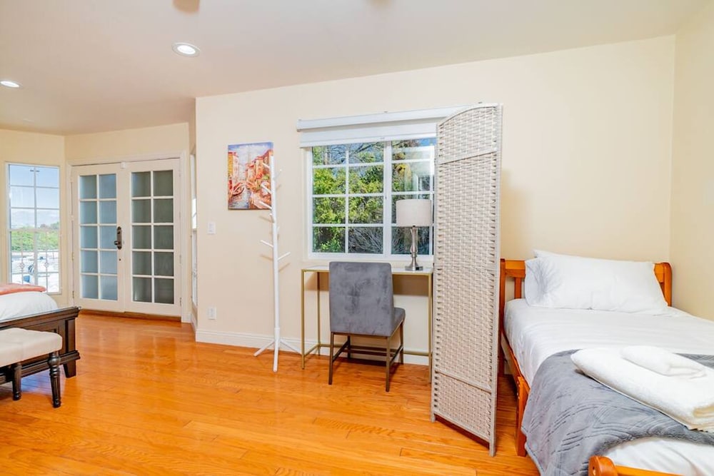 Monterey Park Retreat Spectacular Views Comfort