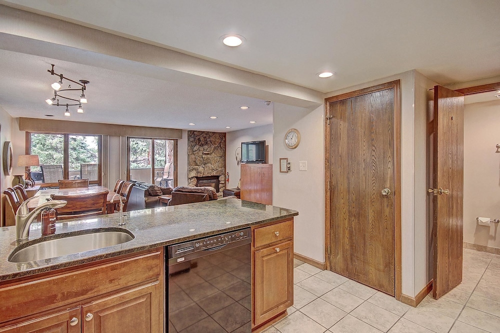 CM336 and CM331 Copper Mtn Inn by RedAwning