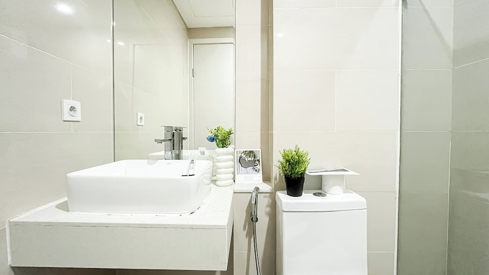 Studio Near Kalideres Station At Daan Mogot City Apartment