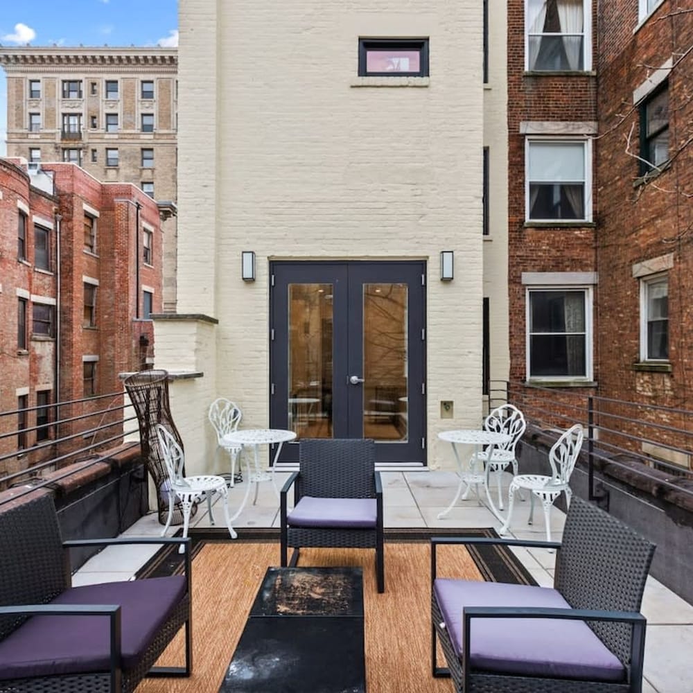 Riverside by Rove Travel 7BR Modern Townhouse