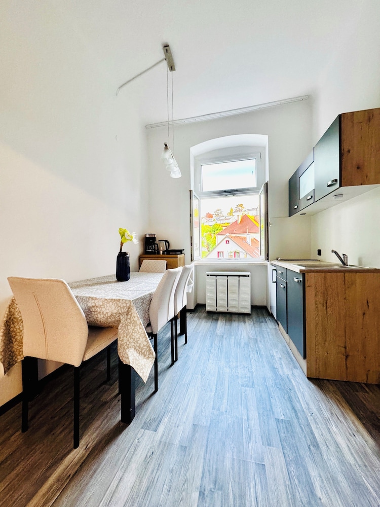 Peaceful 2BR Stay Well Connected