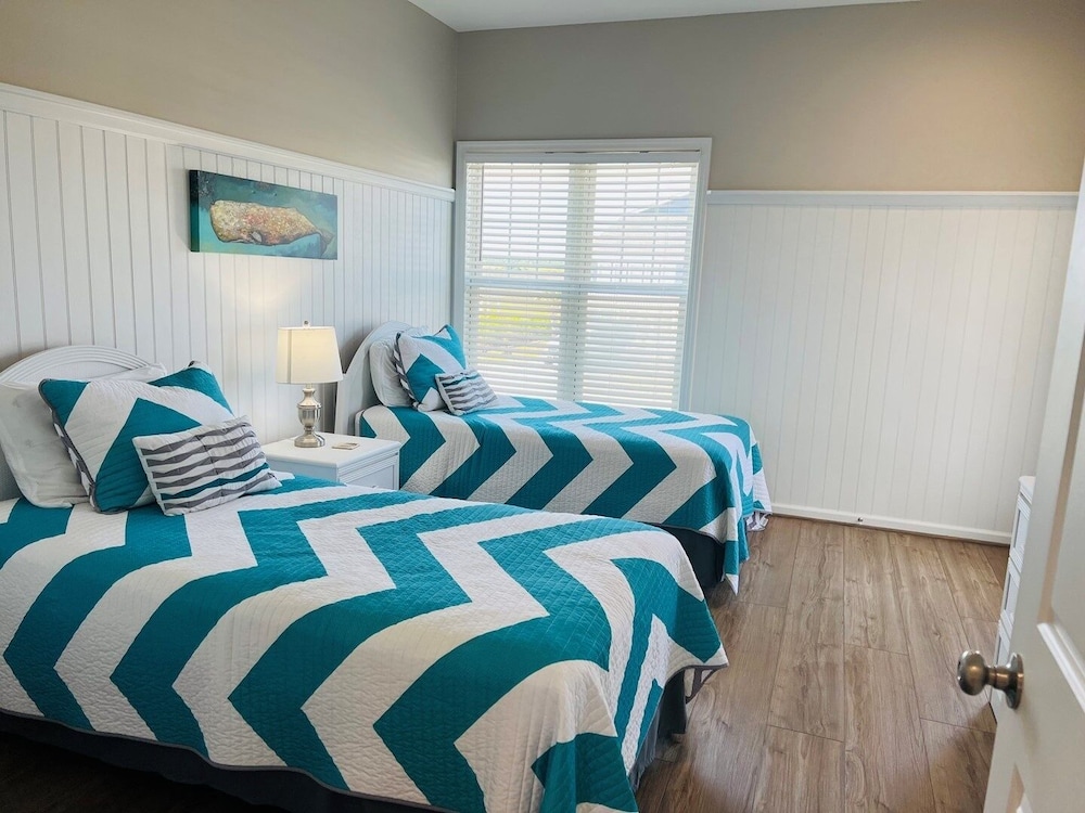 Avalon East- 5 Bedroom Home by RedAwning
