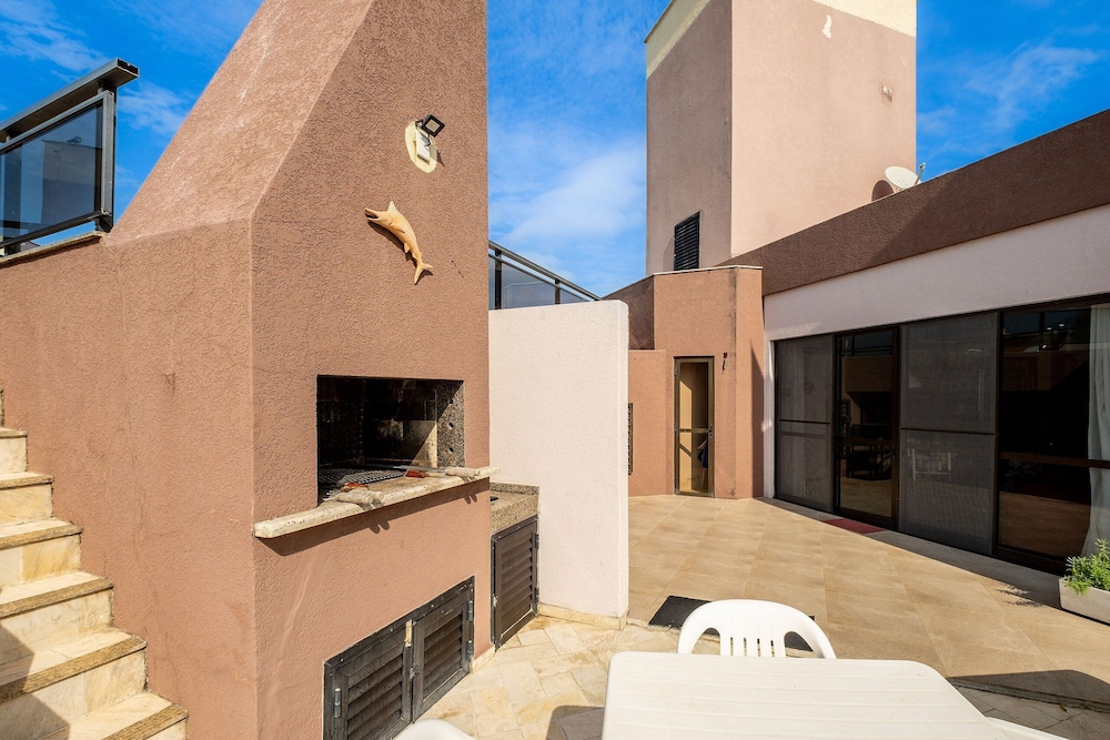 Beira-sea Condominium in Ingleses Norte - POR