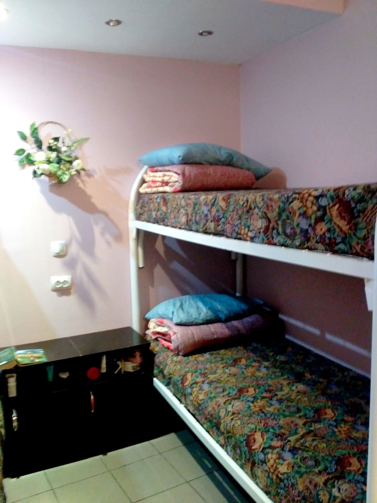 JUNGLE - Hostel