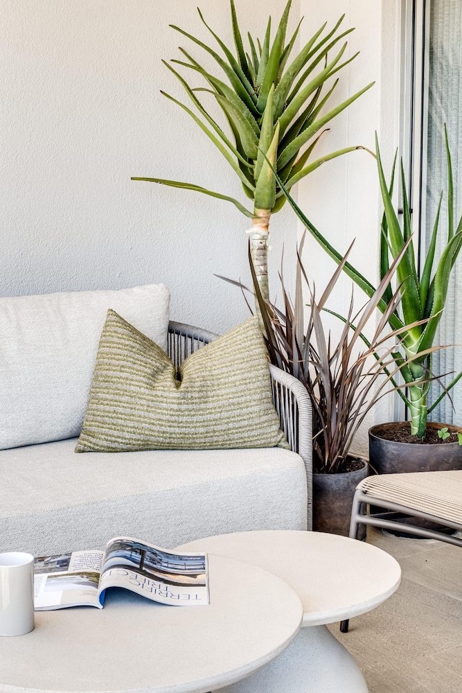 Green Point Modern 2bed Apartment Azura Atlantic