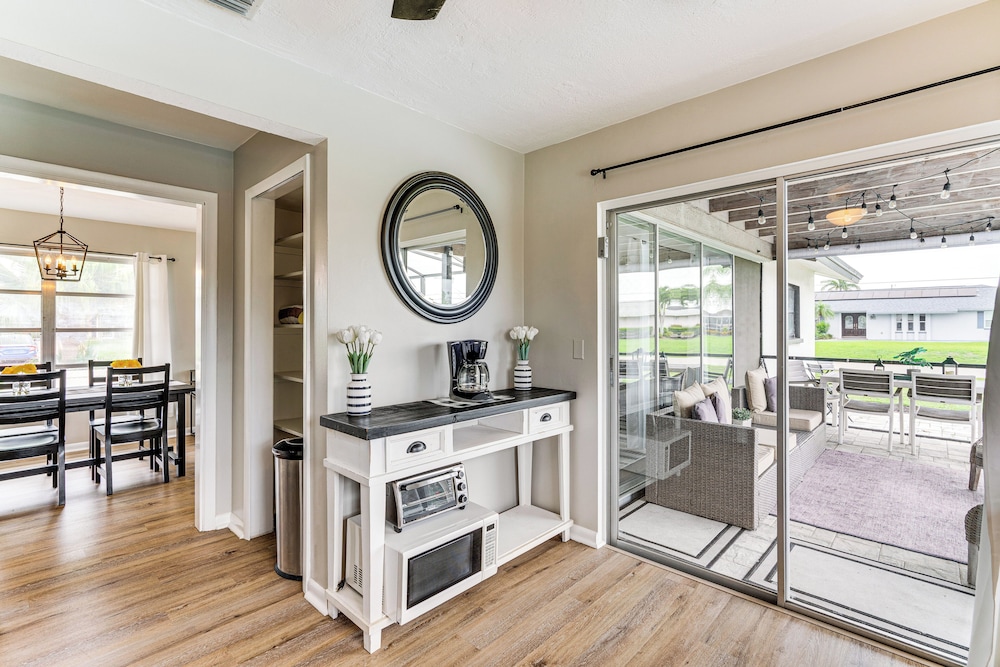 4 Mi to Dtwn Cape Coral: Home w/ Pool & Patio