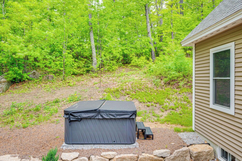 Ski, Hike & Fish: Cabin w/ Hot Tub in Conway