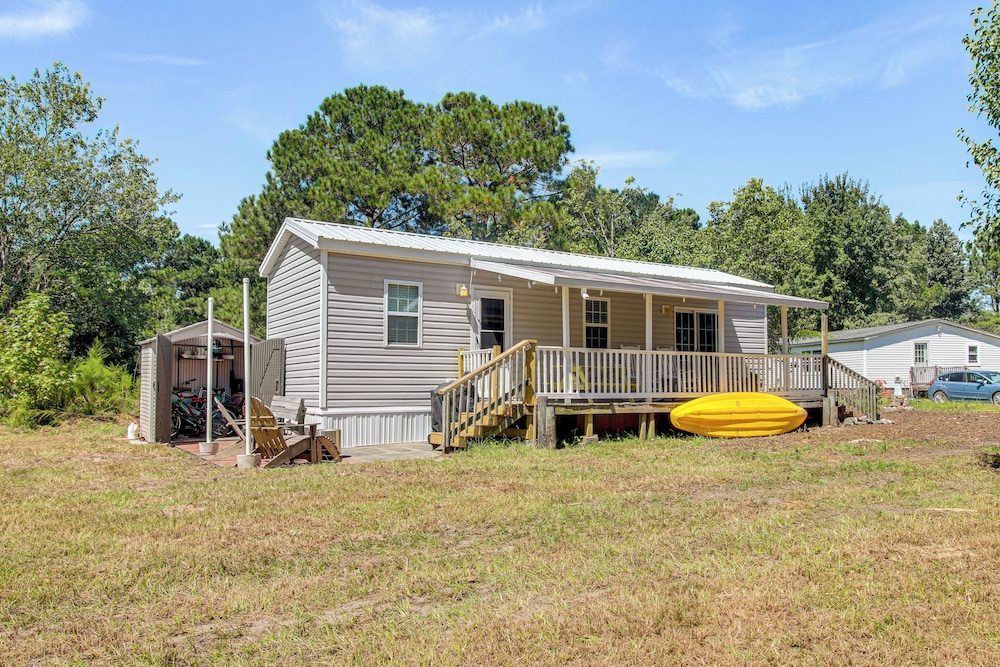 3 Mi to Icw: Coastal Carolina Home w/ Pool Access