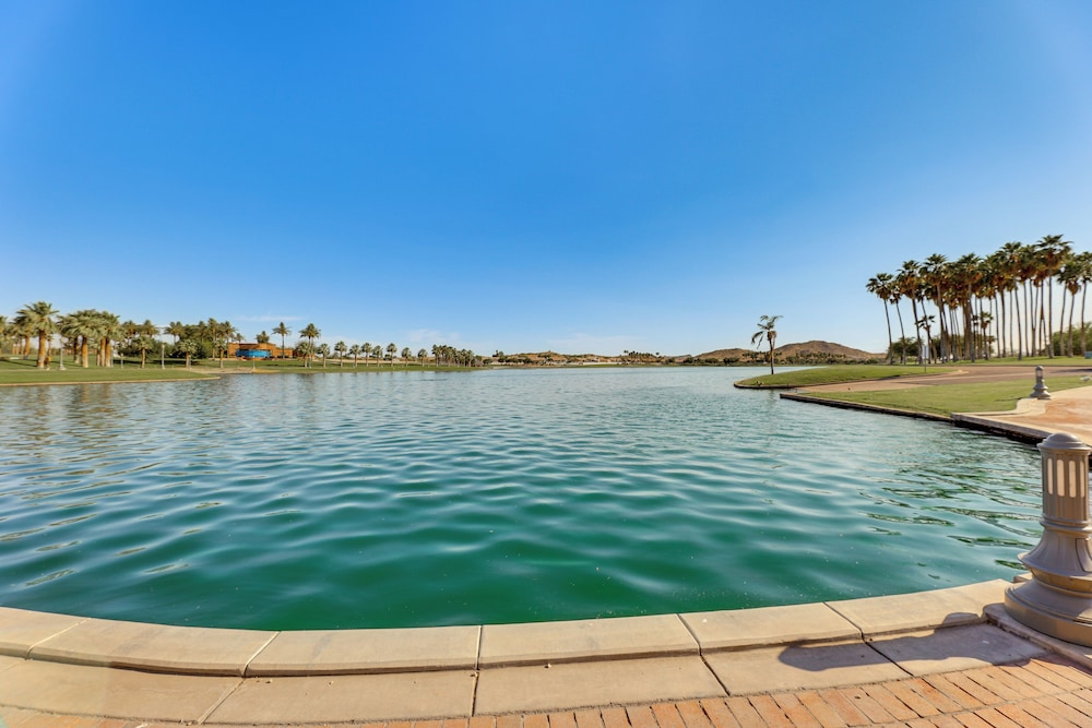 Family-friendly Goodyear Oasis: Fire Table, Pool!