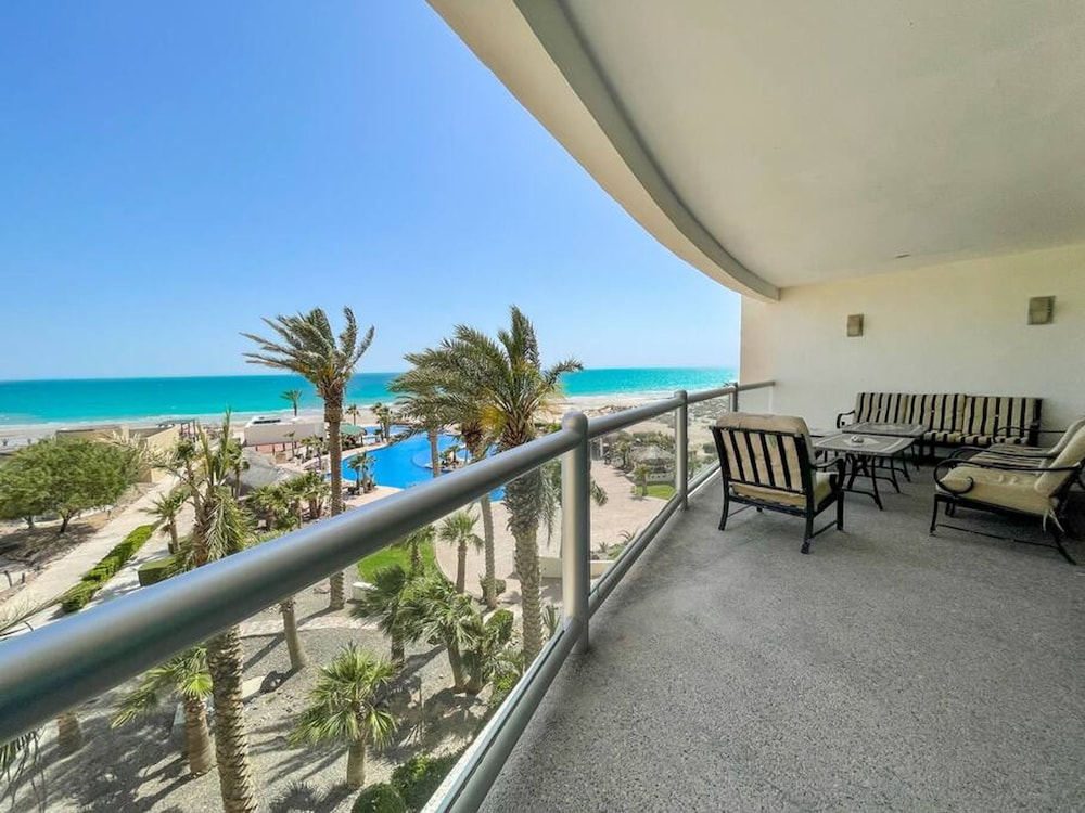 Oceanfront Condo With Astonishing View