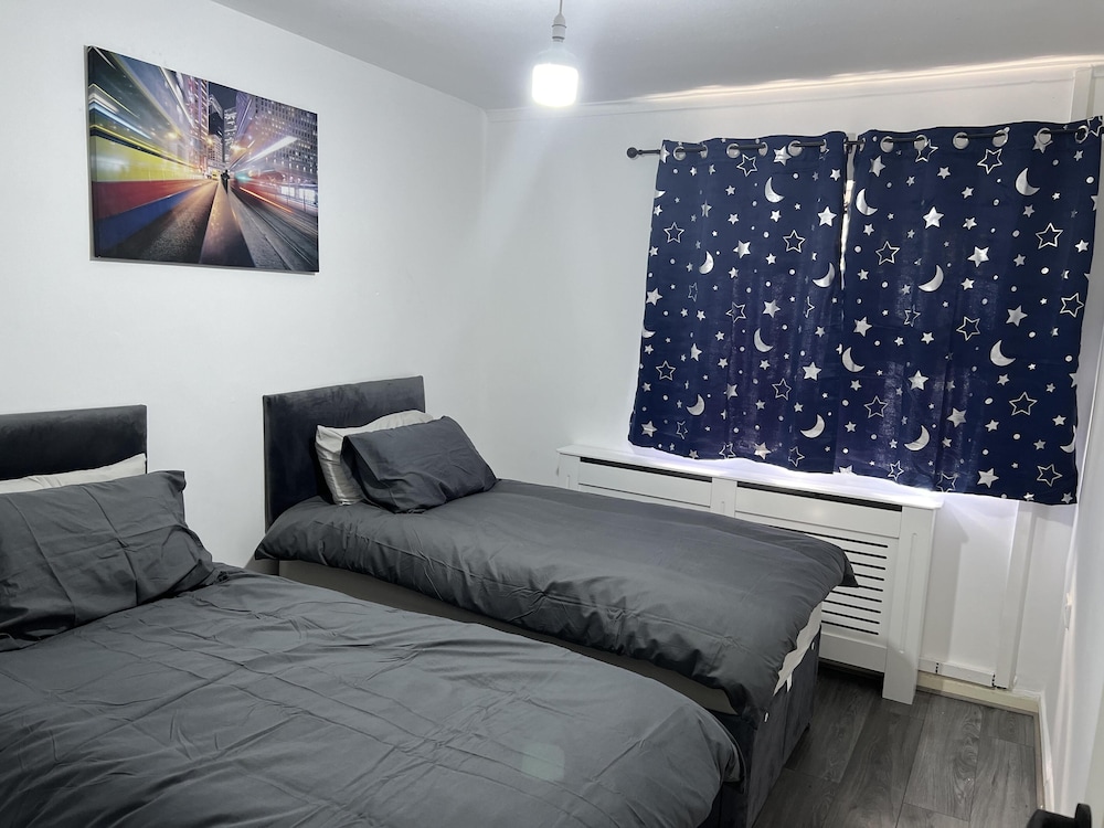 Comfy 2-bedroom Apartment view 4