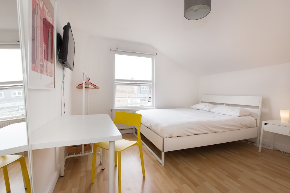 Wimbledon South by Allô Housing