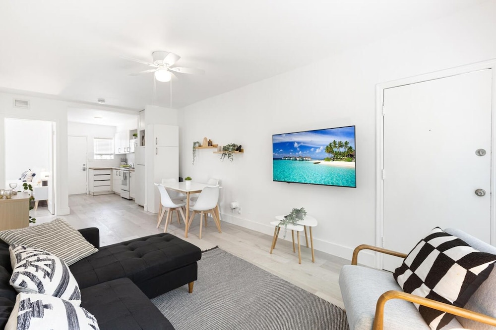 Charming 2 Bedroom Apartment in Victoria Park
