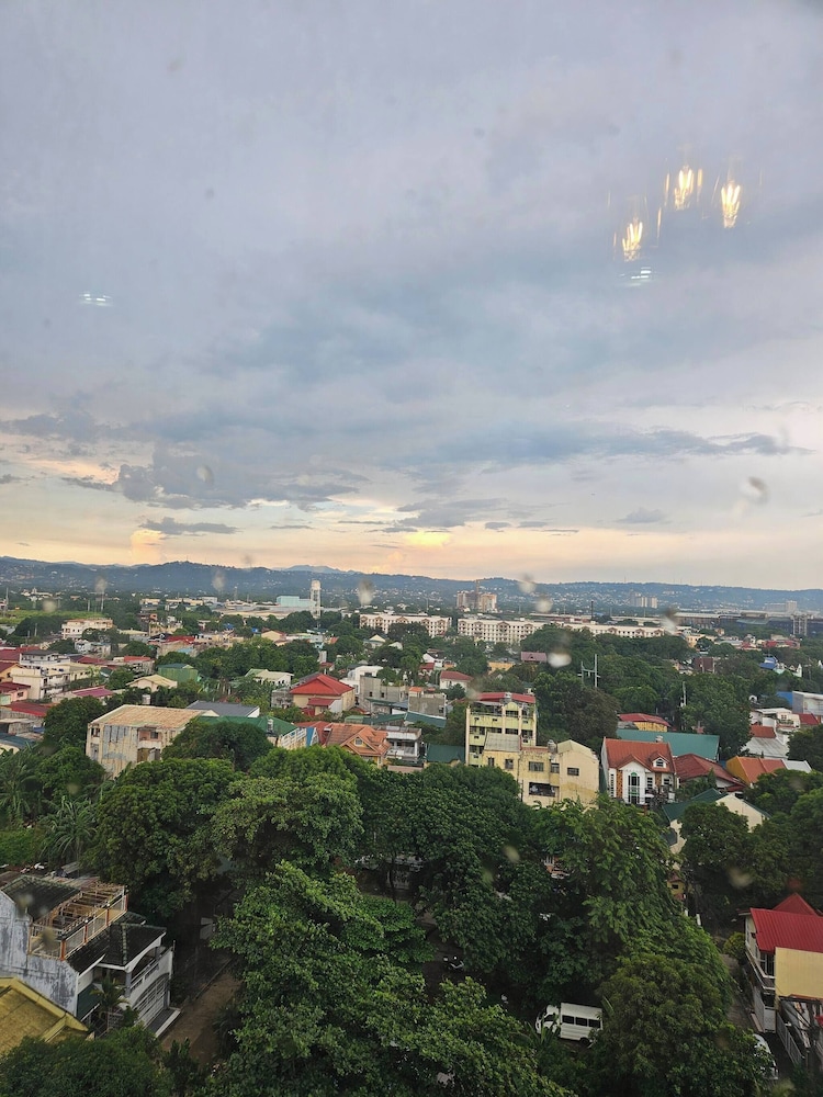 Cozy 3-bedroom Condo in Urban Deca Homes Ortigas Extension, Pasig