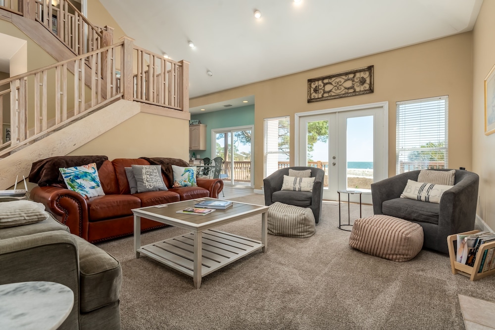 Breezy Decks - 601 Hernando Pl 4 Bedroom Home