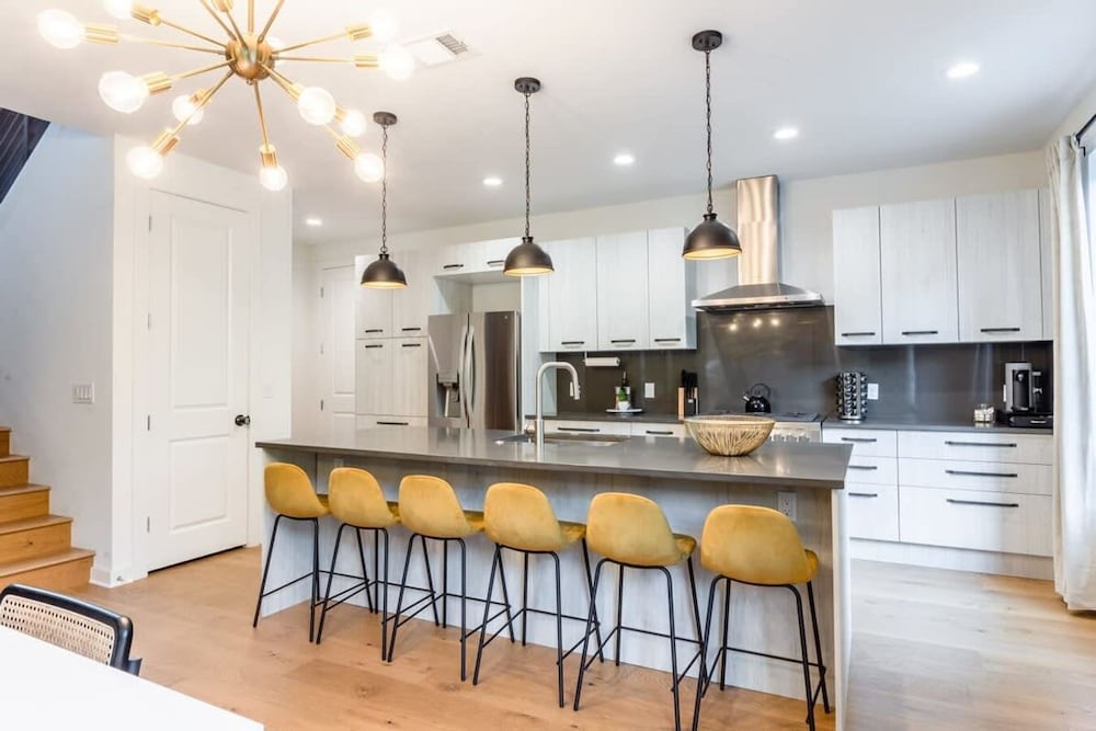 Eastside House Supreme6 Min Drive to Downtown