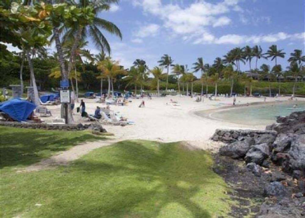 Walk to Restaurants/shopping - Excellent Golf Course Views - Private Beach Access - Vrkcv