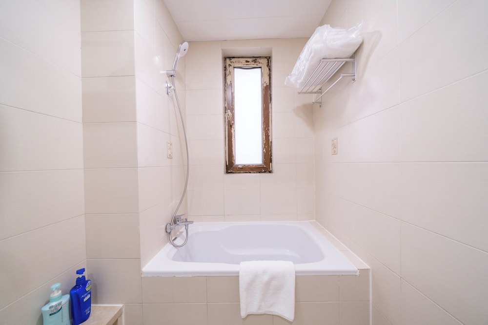 Tyms 1BR APT Gubei International Garden