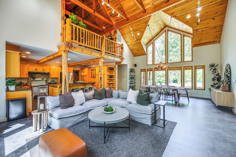 Luxury Cabin on Naches River, Near Mount Rainier!