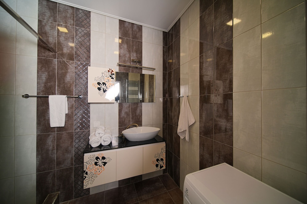 Elegant Suite by Sweet Home