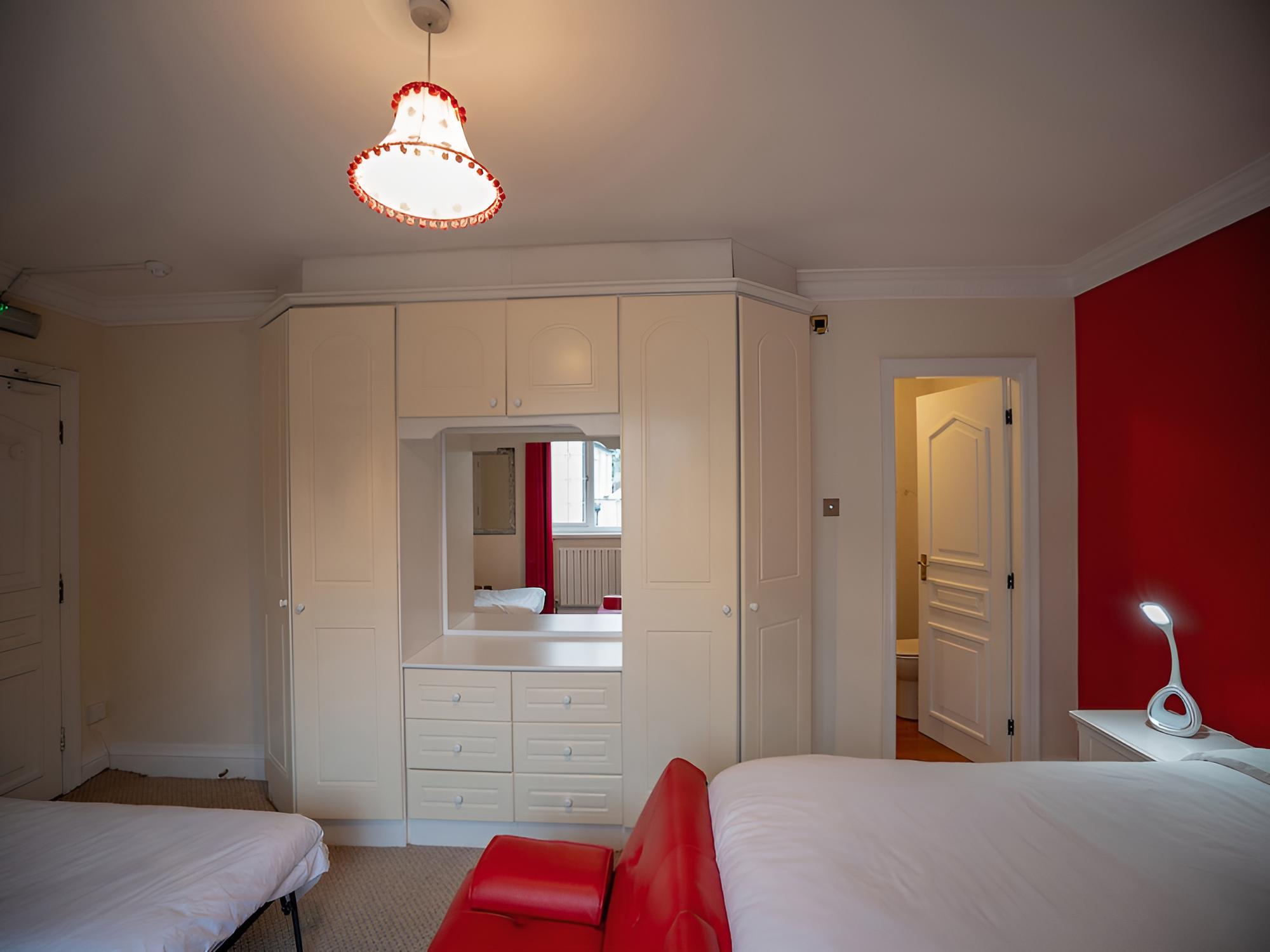 OakCroft GuestHouse Manchester Airport