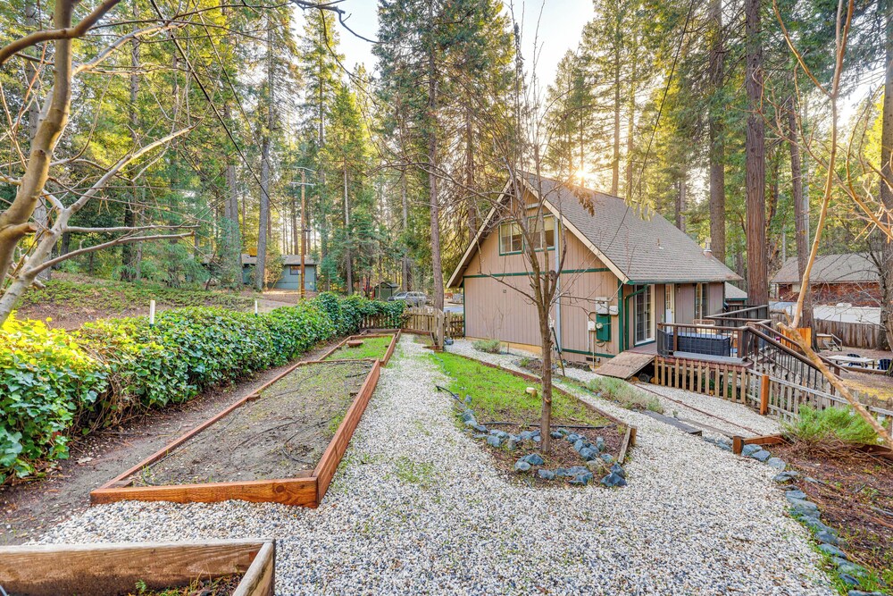 Outdoor Oasis: Modern Nordic Home By Lake!