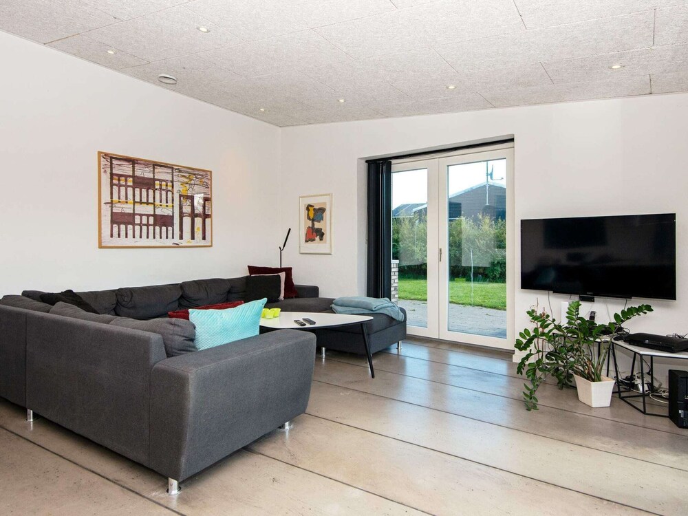 Luxury Lakeside Retreat With Spa-by Traum