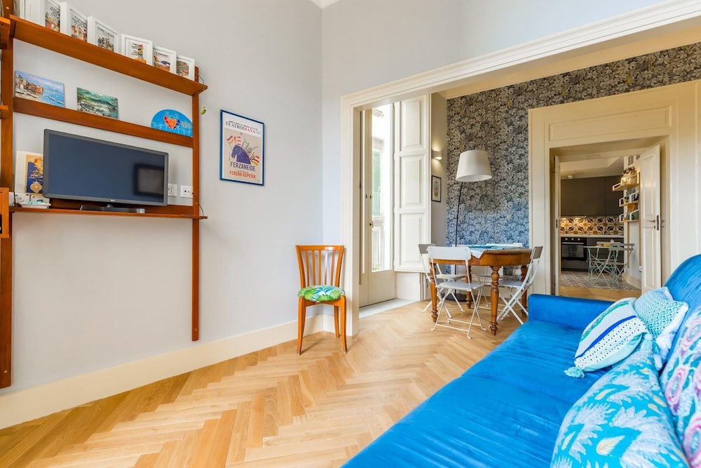 Donna Costanza - Stylish and Panoramic Flat